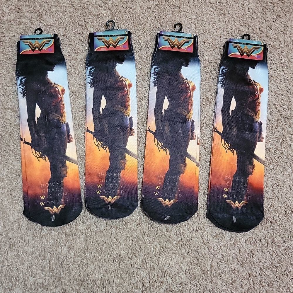 Hyp Wonder Woman DC Power Grace Wisdom Wonder Socks Fits Shoe 4-10 Adult New